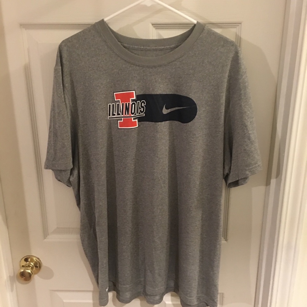 Brand New Nike Dri-Fit Illinois Grey Short-Sleeve Logo T-Shirt Size XL